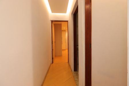 Casa para alugar com 454m², 4 quartos e 8 vagasCorredor segundo piso