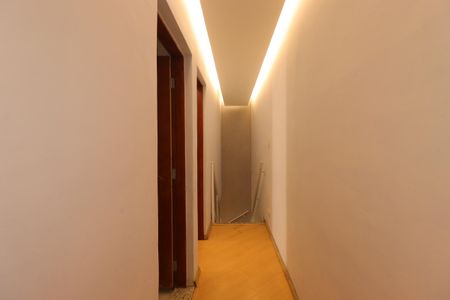 Casa para alugar com 454m², 4 quartos e 8 vagasCorredor segundo piso