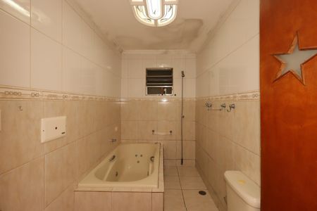 Casa para alugar com 454m², 4 quartos e 8 vagasBanheiro Social