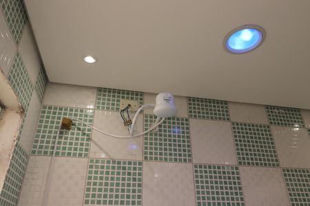 Casa para alugar com 454m², 4 quartos e 8 vagasBanheiro da Suíte - Chuveiro