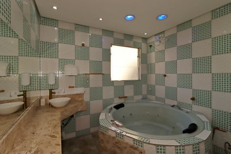 Casa para alugar com 454m², 4 quartos e 8 vagasBanheiro da Suíte