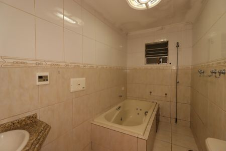 Casa para alugar com 454m², 4 quartos e 8 vagasBanheiro Social
