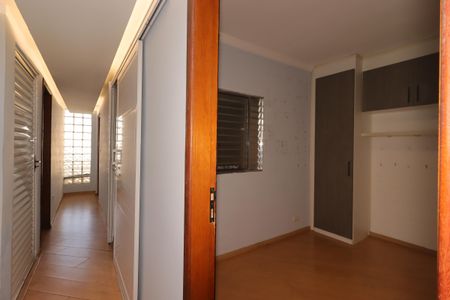 Casa para alugar com 454m², 4 quartos e 8 vagasCorredor segundo piso