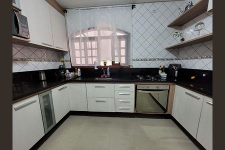 Casa à venda com 75m², 3 quartos e 3 vagas