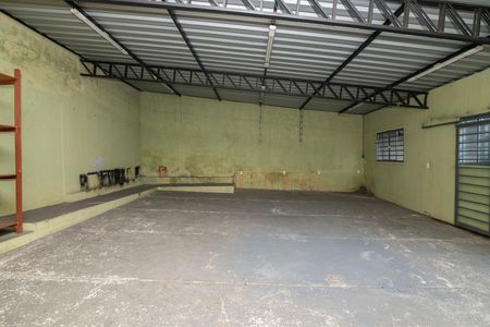 Casa para alugar com 100m², 2 quartos e 1 vaga Casa para alugar com 100m², 2 quartos e 1 vagaGalpão
