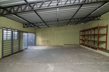 Casa para alugar com 100m², 2 quartos e 1 vaga Casa para alugar com 100m², 2 quartos e 1 vagaGalpão