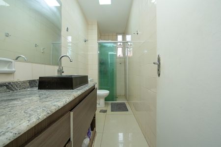 BANHEIRO de apartamento à venda com 3 quartos, 84m² em Estrela Dalva, Belo Horizonte