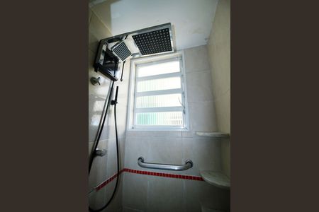 Banheiro social de apartamento para alugar com 2 quartos, 50m² em Vigário Geral, Rio de Janeiro