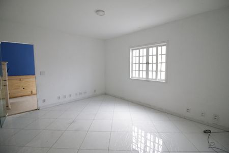 Casa de condomínio à venda com 88m², 2 quartos e 2 vagasSala