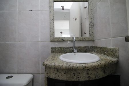 Casa de condomínio à venda com 88m², 2 quartos e 2 vagasLavabo