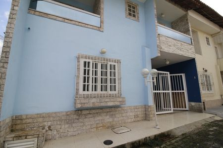 Fachada de casa de condomínio à venda com 2 quartos, 88m² em Taquara, Rio de Janeiro