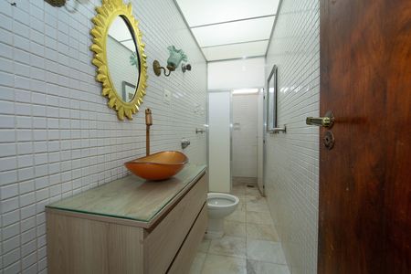 Banheiro 1 de casa à venda com 4 quartos, 325m² em Cidade Jardim, Belo Horizonte