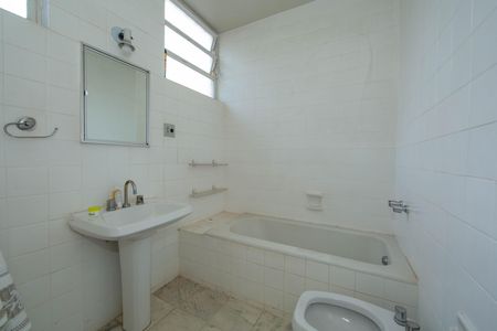 BANHEIRO2 de casa à venda com 4 quartos, 325m² em Cidade Jardim, Belo Horizonte