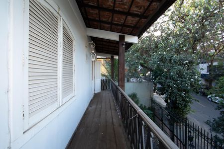 VARANDA de casa à venda com 4 quartos, 325m² em Cidade Jardim, Belo Horizonte