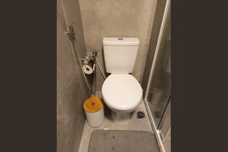 Banheiro de kitnet/studio para alugar com 1 quarto, 22m² em Barra, Salvador
