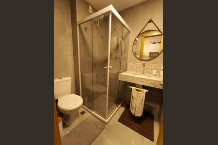 Banheiro de kitnet/studio para alugar com 1 quarto, 22m² em Barra, Salvador