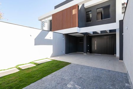 Garagem de casa à venda com 3 quartos, 135m² em Ouro Preto, Belo Horizonte