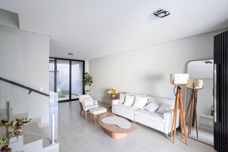 Casa à venda com 135m², 3 quartos e 2 vagas Casa à venda com 135m², 3 quartos e 2 vagasSala