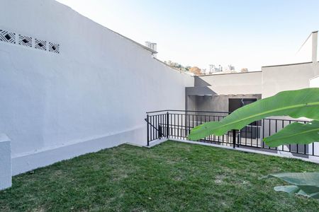 Casa à venda com 135m², 3 quartos e 2 vagas Casa à venda com 135m², 3 quartos e 2 vagasÁrea externa