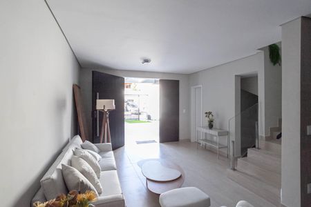 Casa à venda com 135m², 3 quartos e 2 vagas Casa à venda com 135m², 3 quartos e 2 vagasSala