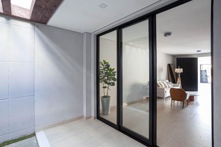 Casa à venda com 135m², 3 quartos e 2 vagas Casa à venda com 135m², 3 quartos e 2 vagasÁrea externa