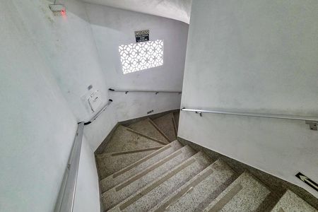 Apartamento para alugar com 79m², 2 quartos e 1 vaga Apartamento para alugar com 79m², 2 quartos e 1 vagaEscada