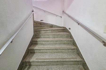 Apartamento para alugar com 79m², 2 quartos e 1 vaga Apartamento para alugar com 79m², 2 quartos e 1 vagaEscada