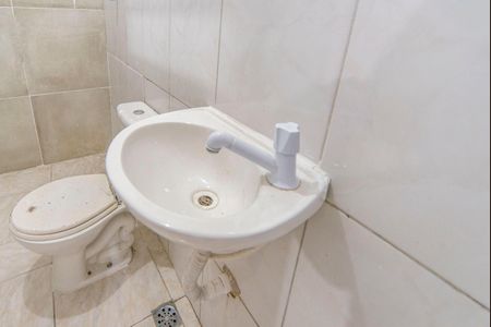 Banheiro  de casa para alugar com 1 quarto, 70m² em Vila Palmares, Santo André