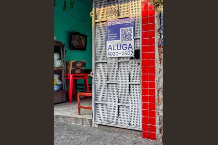 Placa Instalada na Fachada de casa para alugar com 1 quarto, 70m² em Vila Palmares, Santo André