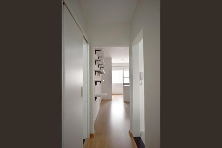 Entrada de kitnet/studio para alugar com 1 quarto, 42m² em Paraíso, São Paulo