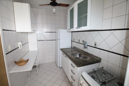 Cozinha de apartamento para alugar com 2 quartos, 65m² em Jardim das Colinas, São José dos Campos