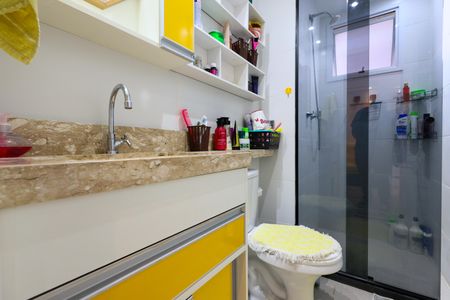 Banheiro de apartamento para alugar com 2 quartos, 44m² em Jardim Monte Alegre, Taboão da Serra