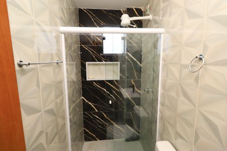 Banheiro de apartamento para alugar com 1 quarto, 27m² em Piatã, Salvador