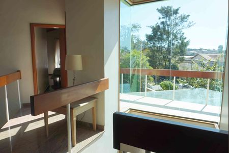 Casa de condomínio para alugar com 333m², 4 quartos e 4 vagas