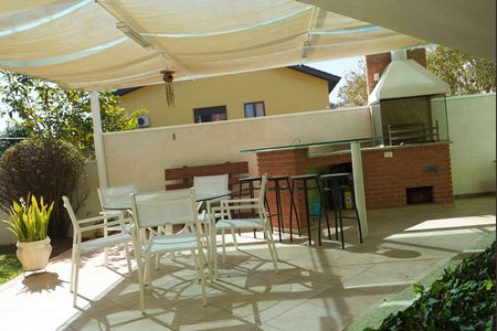 Casa de condomínio para alugar com 333m², 4 quartos e 4 vagas