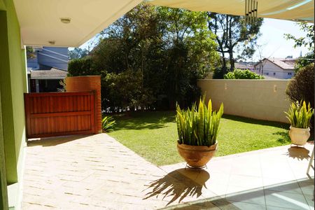 Casa de condomínio para alugar com 333m², 4 quartos e 4 vagas