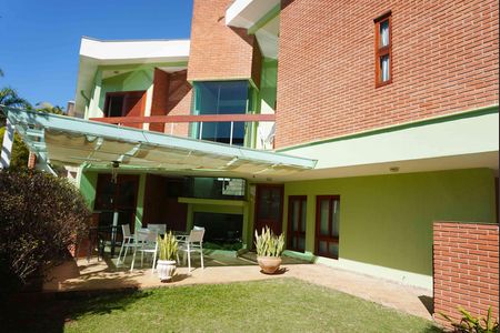 Casa de condomínio para alugar com 333m², 4 quartos e 4 vagas