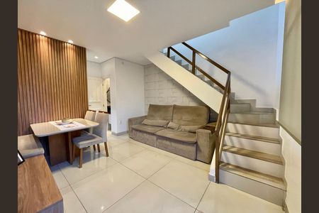 Casa à venda com 2 quartos, 60m² em João Pinheiro, Belo Horizonte