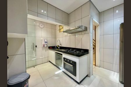 Casa à venda com 2 quartos, 60m² em João Pinheiro, Belo Horizonte