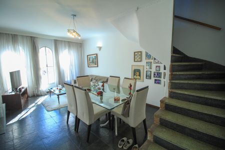 Casa à venda com 2 quartos, 220m² em Vila Bertioga, São Paulo