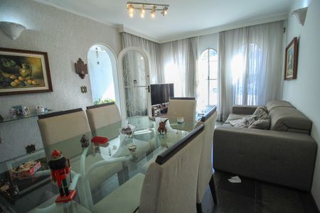 Casa à venda com 2 quartos, 220m² em Vila Bertioga, São Paulo