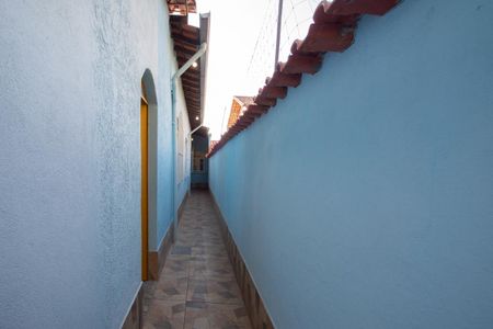 Casa à venda com 90m², 3 quartos e 1 vaga Casa à venda com 90m², 3 quartos e 1 vagaCorredor lateral