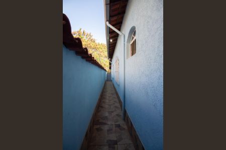 Casa à venda com 90m², 3 quartos e 1 vaga Casa à venda com 90m², 3 quartos e 1 vagaCorredor lateral