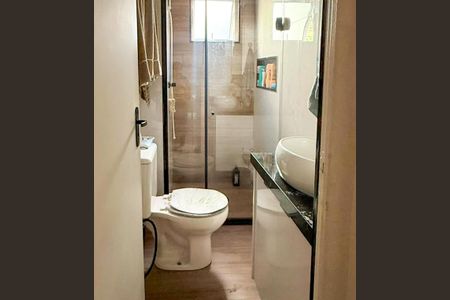 Banheiro de apartamento à venda com 2 quartos, 52m² em Jardim Arco-iris, Diadema