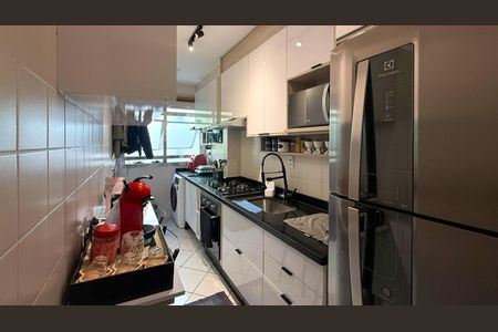 Cozinha de apartamento à venda com 2 quartos, 52m² em Jardim Arco-iris, Diadema
