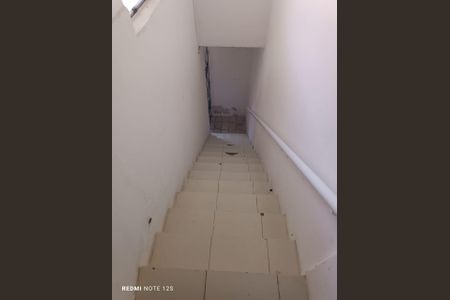 Casa para alugar com 65m², 1 quarto e 1 vaga Casa para alugar com 65m², 1 quarto e 1 vagaEscada de acesso ao piso superior