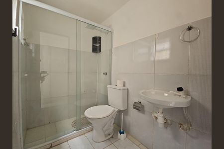 Banheiro de casa para alugar com 2 quartos, 65m² em Boca do Rio, Salvador
