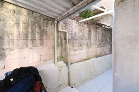 Quintal e Área de Serviço de casa para alugar com 3 quartos, 100m² em Vila Guacuri, Diadema
