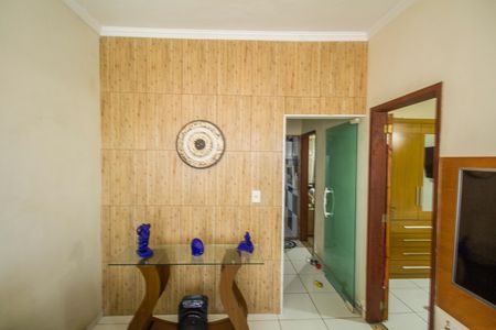 Casa à venda com 94m², 2 quartos e sem vaga Casa à venda com 94m², 2 quartos e sem vagaSala