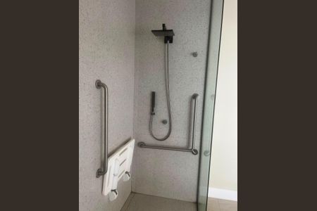 Banheiro de apartamento para alugar com 2 quartos, 30m² em Pinheiros, São Paulo